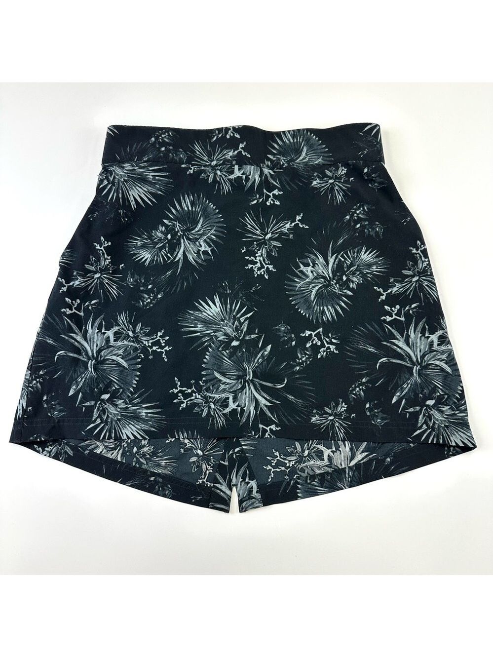 Fig Clothing Nix Skort Small Black Mirage tropical leaf pattern Small Stretch